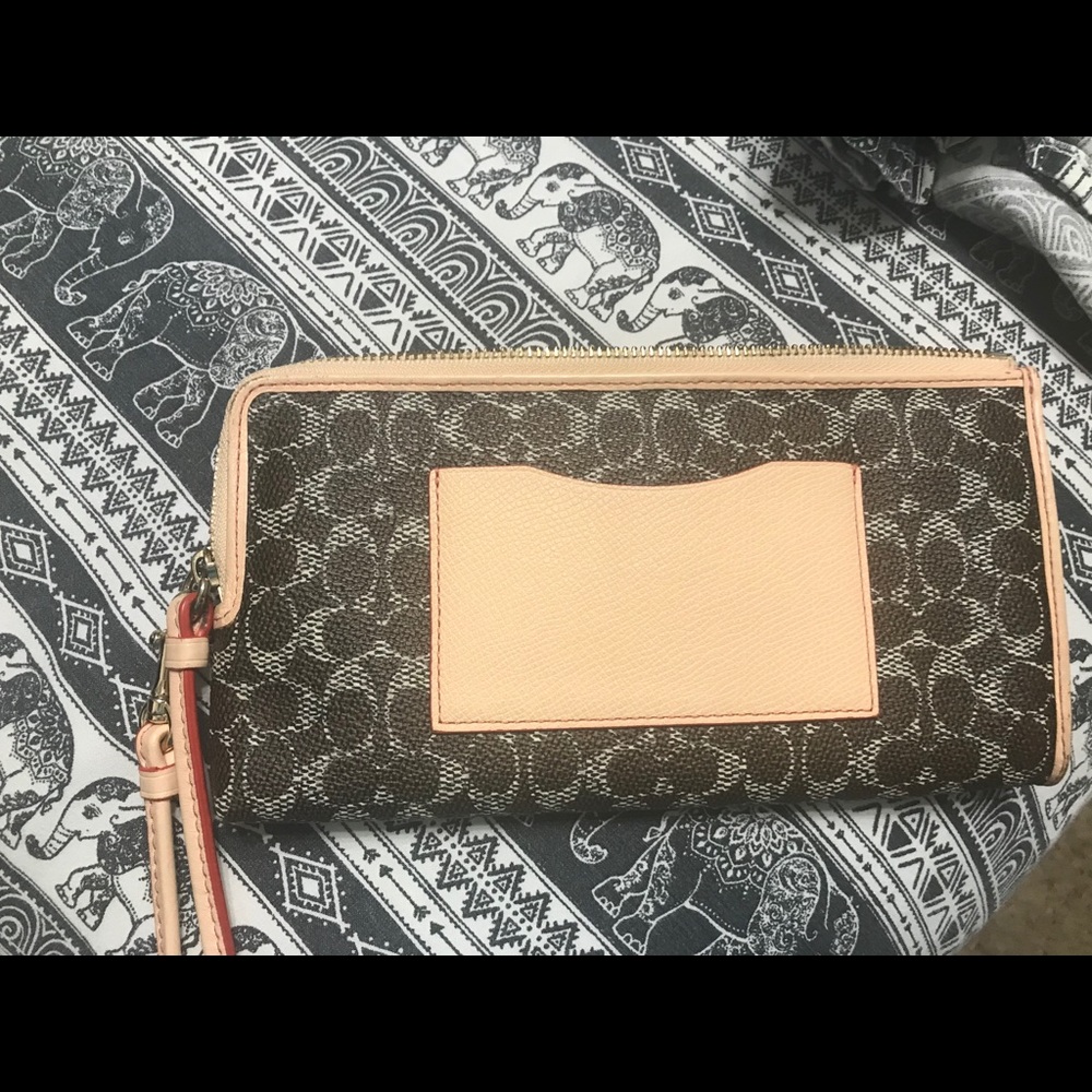 Coach wristlet - Picture 4 of 4